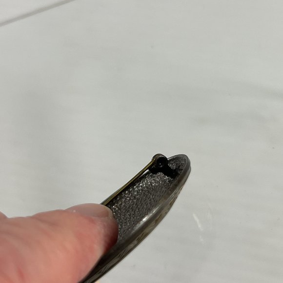 Metal Ornate Brooch Pin Green Enamel Fleur de lis Celtic Oval 1.75" X 1.375" - Picture 5 of 6